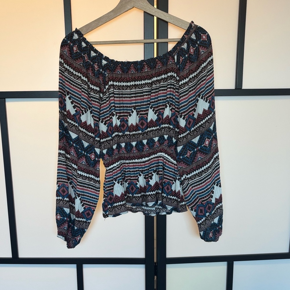 Sterling & Stitch‎ puff sleeve boho top long sleeve.Size XS.Western Tribal print